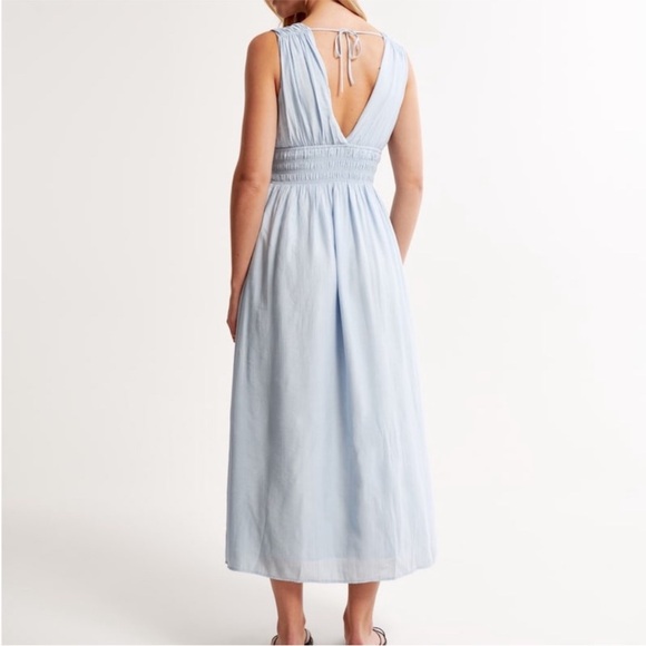 Abercrombie & Fitch Crinkle Textured Smocked Waist Maxi Dress in Blue Grecian - Picture 3 of 10